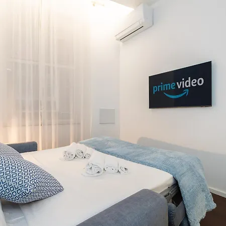 4 Posti Letto In Centro Storico, A Pochi Minuti A Piedi Dall'acquario E La Stazione Principe *