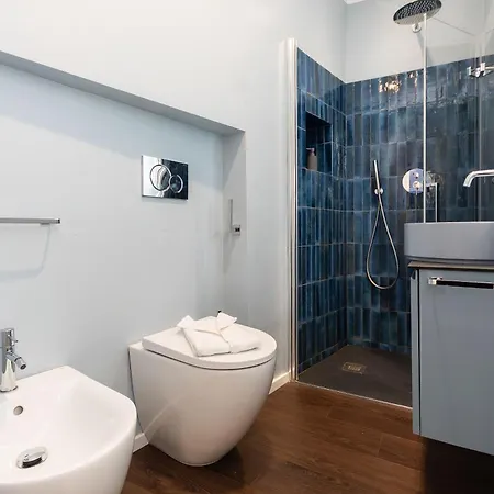 4 Posti Letto In Centro Storico, A Pochi Minuti A Piedi Dall'acquario E La Stazione Principe Appartement *